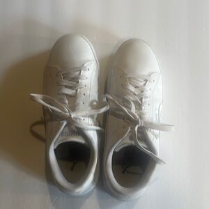 Puma White lace up Sneakers tennis 392253-01 style w silver Puma details size 11